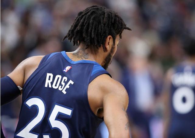  霍勒迪攻防一体显神威，雄鹿客场力擒尼克斯巩固排名